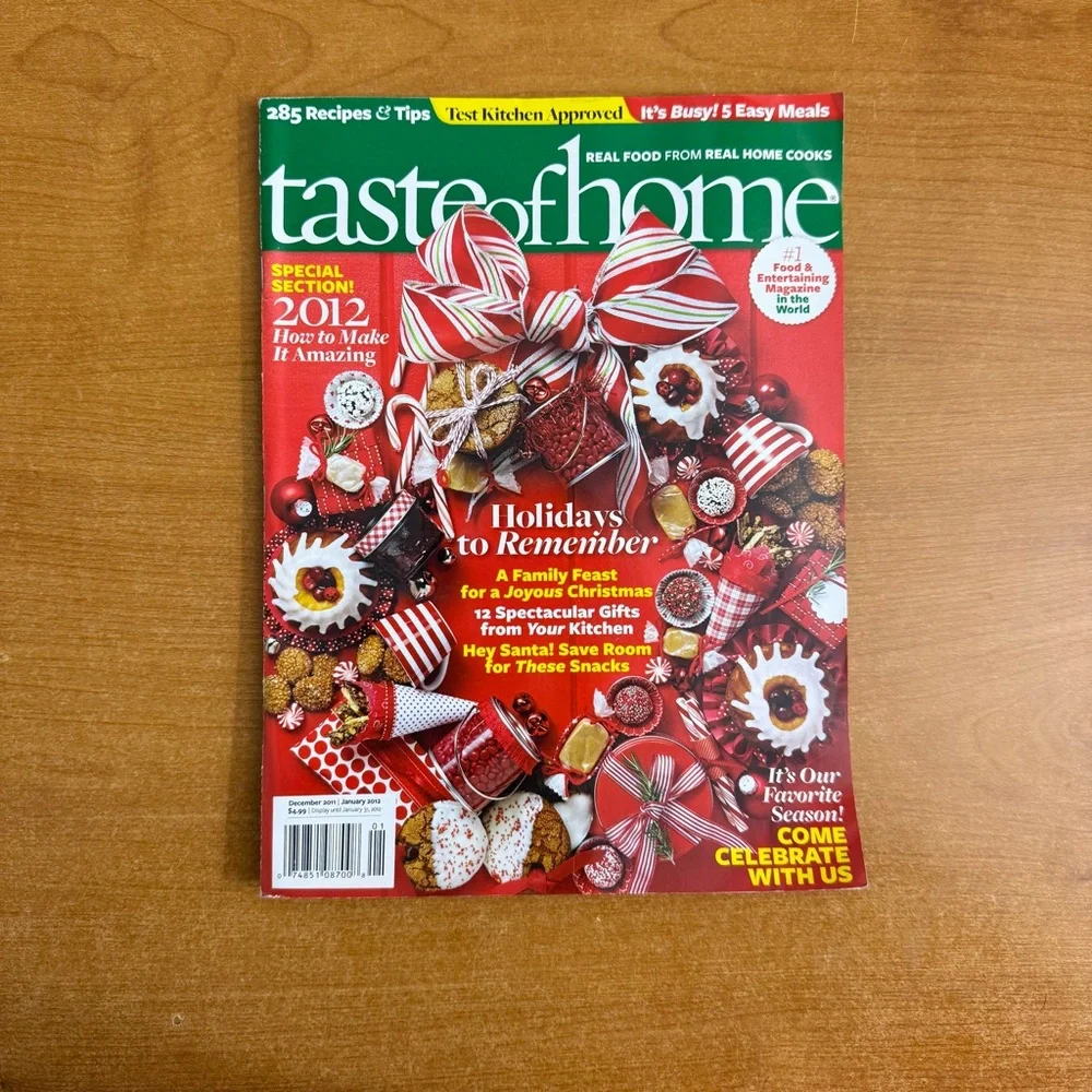Taste of‎ Home Holiday Magazine - Festive Red and White Edition